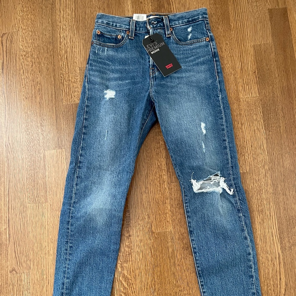 Levi Wedgies BNWT Size 24